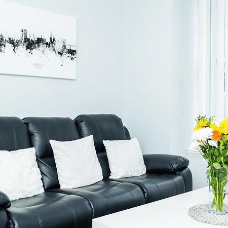 Central Serviced Apartments - 2 Bedroom - Ground Floor - Monthly & Weekly Bookings Welcome - Free Street Parking - 2 Double Beds - Wifi - Smart Tvs In Rooms - Fully Equipped - Heating 24-7 - Contractor & Short Stay Favourite Dundee Buitenkant foto