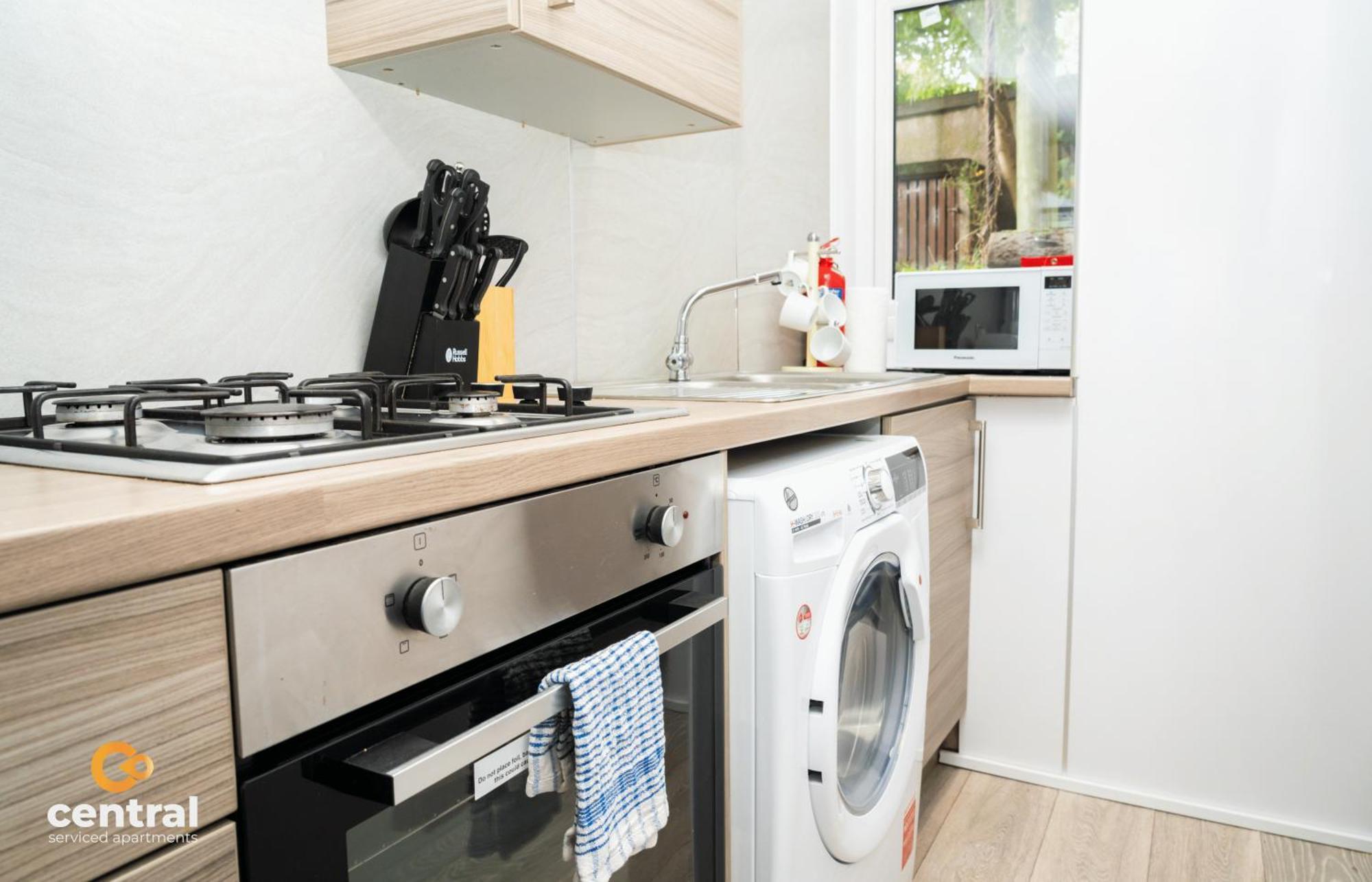 Central Serviced Apartments - 2 Bedroom - Ground Floor - Monthly & Weekly Bookings Welcome - Free Street Parking - 2 Double Beds - Wifi - Smart Tvs In Rooms - Fully Equipped - Heating 24-7 - Contractor & Short Stay Favourite Dundee Buitenkant foto