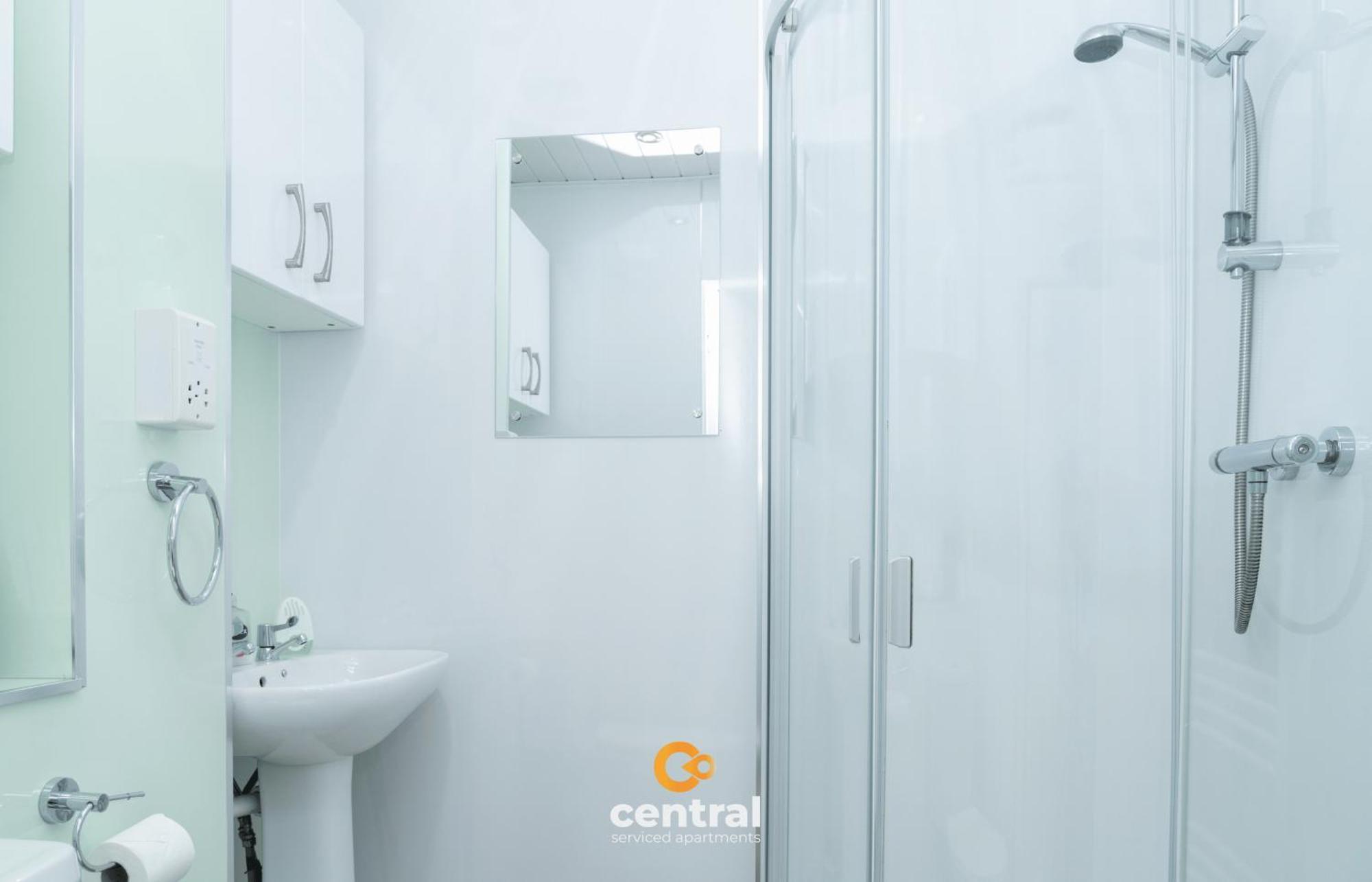 Central Serviced Apartments - 2 Bedroom - Ground Floor - Monthly & Weekly Bookings Welcome - Free Street Parking - 2 Double Beds - Wifi - Smart Tvs In Rooms - Fully Equipped - Heating 24-7 - Contractor & Short Stay Favourite Dundee Buitenkant foto