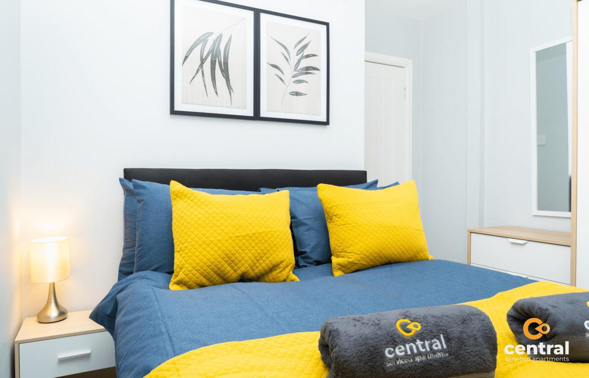 Central Serviced Apartments - 2 Bedroom - Ground Floor - Monthly & Weekly Bookings Welcome - Free Street Parking - 2 Double Beds - Wifi - Smart Tvs In Rooms - Fully Equipped - Heating 24-7 - Contractor & Short Stay Favourite Dundee Buitenkant foto