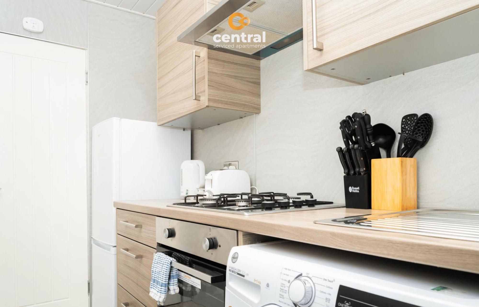 Central Serviced Apartments - 2 Bedroom - Ground Floor - Monthly & Weekly Bookings Welcome - Free Street Parking - 2 Double Beds - Wifi - Smart Tvs In Rooms - Fully Equipped - Heating 24-7 - Contractor & Short Stay Favourite Dundee Buitenkant foto